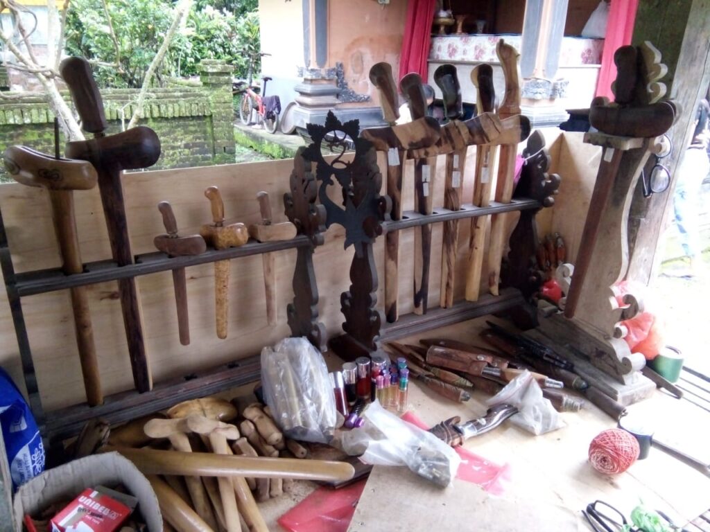 Eksplorasi Potensi Ekonomi Selaras Kearifan Lokal: Kerajinan Tangan Desa Tanjungsari