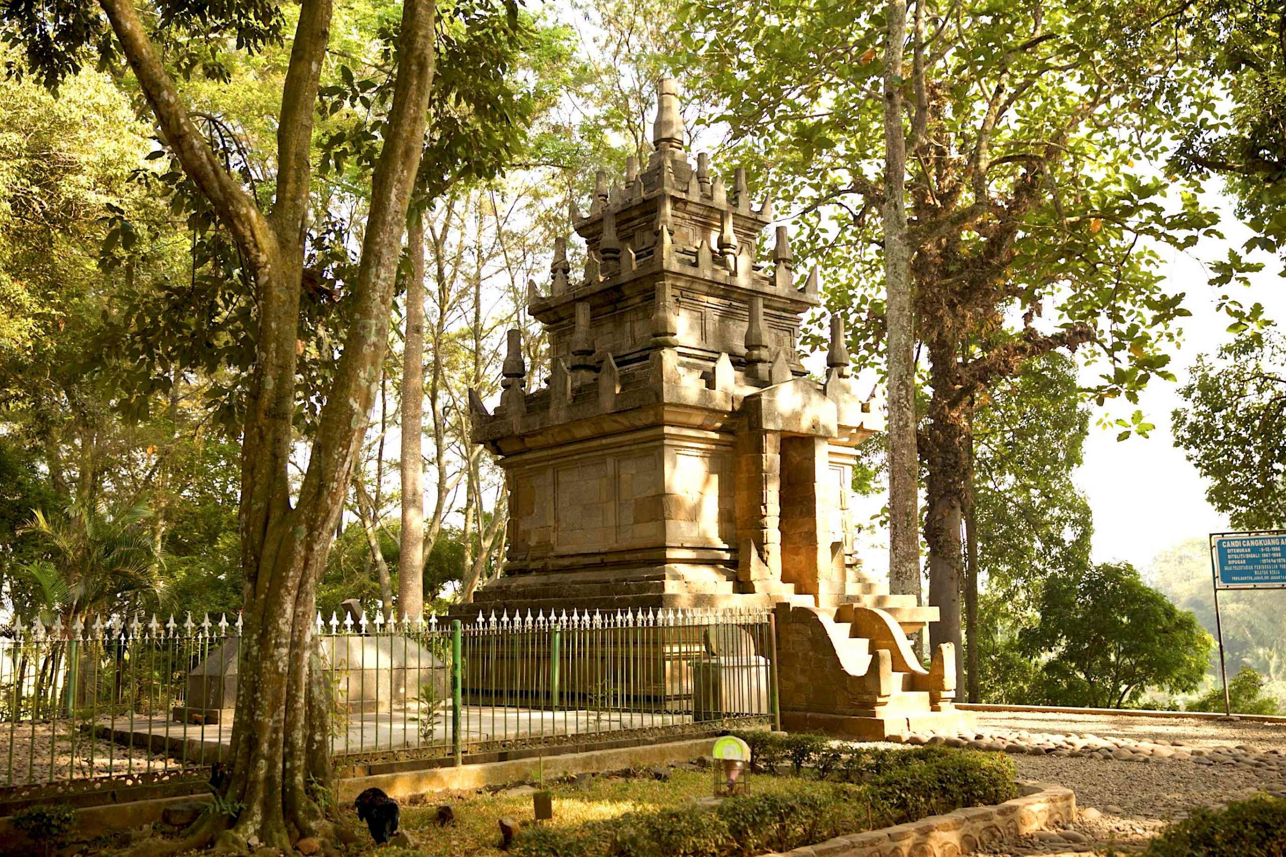 Candi Cangkuang di Desa Tanjungsari