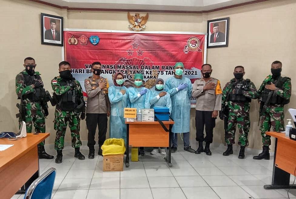 **Sinergi Polisi dan TNI dalam Menjaga Desa Tanjungsari yang Aman dan Kondusif**