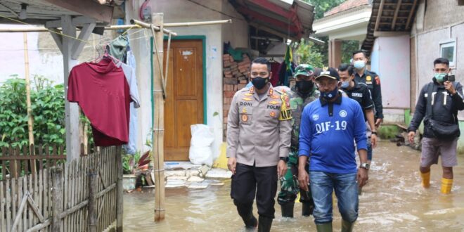 Siaga Bencana: Inovasi Pertahanan Desa Tanjungsari Hadapi Banjir