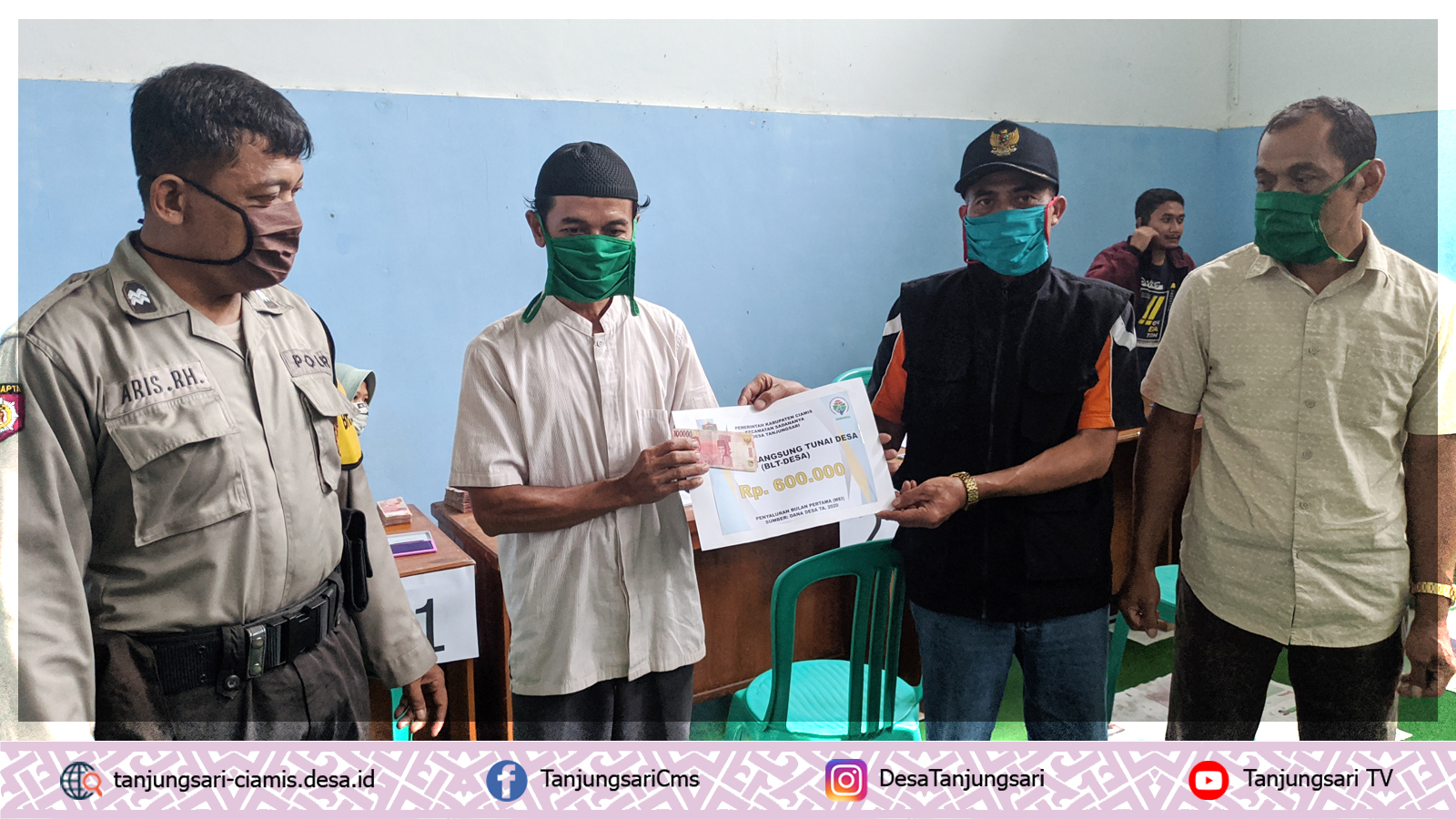 Desa Tanjungsari salurkan BLT-Desa Pertama